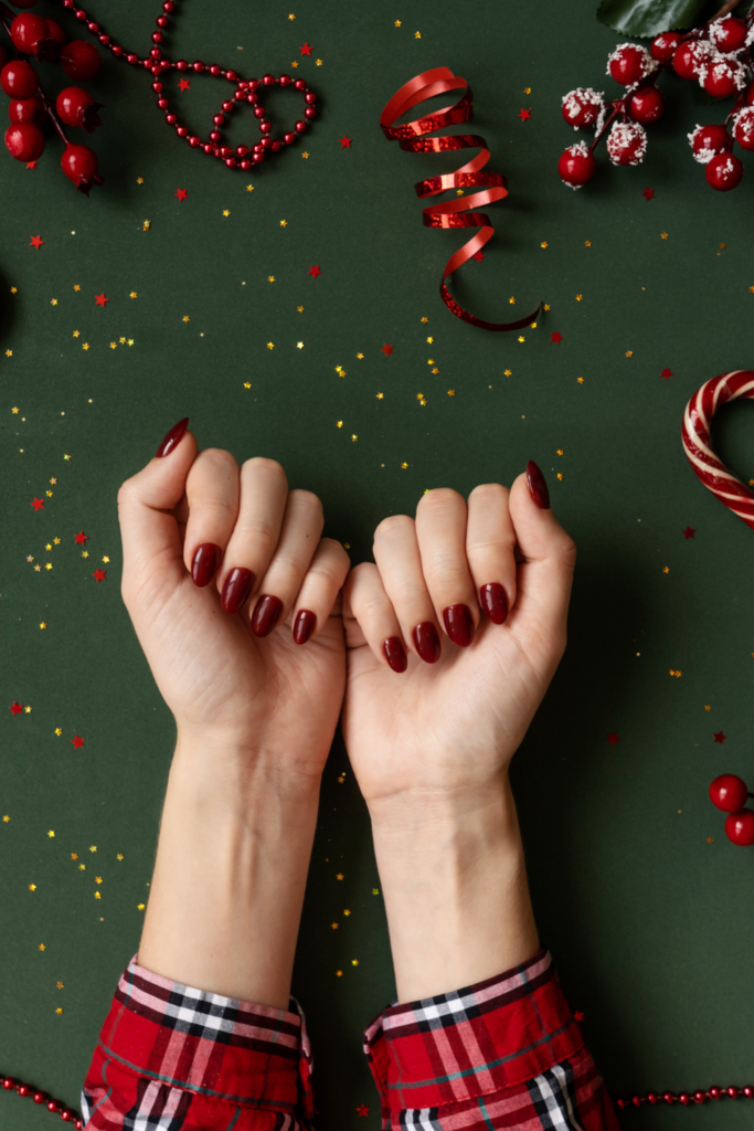 red christmas nails