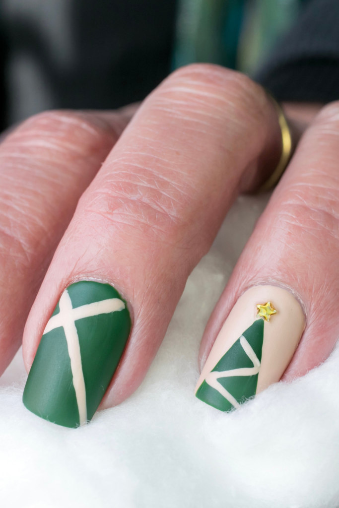 green christmas winter holiday nail art