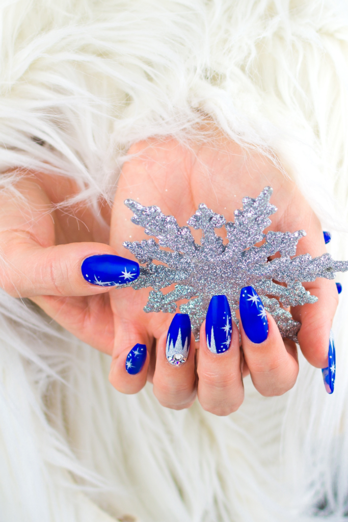 blue winter nails art snowflake