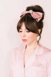 30 Enchanting Hair Ribbon Styles For The Best Coquette Aesthetic - Chic