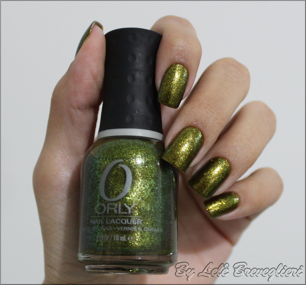 green glitter nails