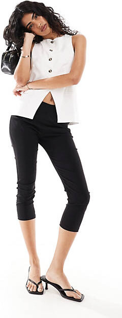 black capri pants outfit summer