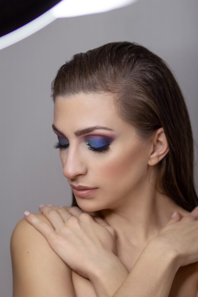 woman with blue eyes and brown hair