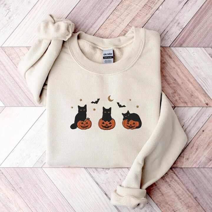 cream sweatshirt with jack'o laterns and black cats