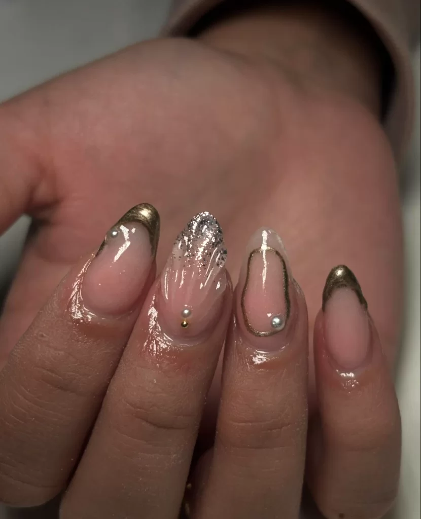 minimalist gold and 3-D nail art design