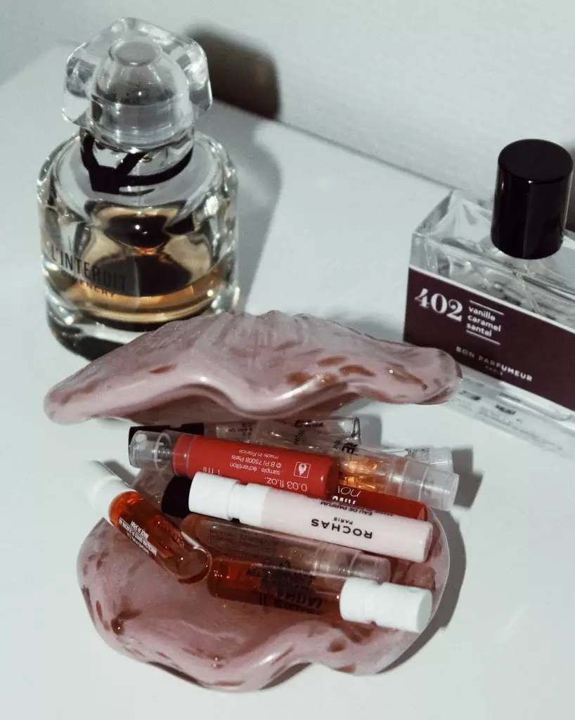 vanity shot of different perfumes and a variety of samples in clamshell holder