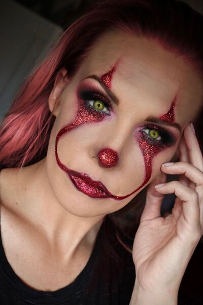 Glittery Pennywise Halloween makeup design